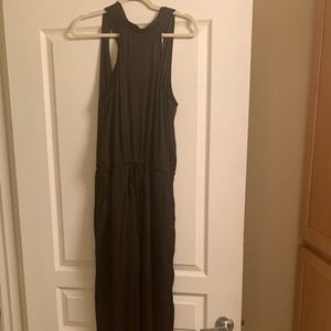 Low back black jumper